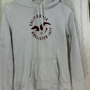 Classic vintage style Holister hoodie White W/Logo on front, great for everyday
